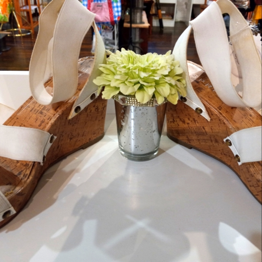 Esprit wedge sandals in white - Picture 5 of 5